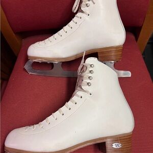 Riedell model 229 Edge white figure ice skates 6 N w/ Astra Eclipse blades EUC